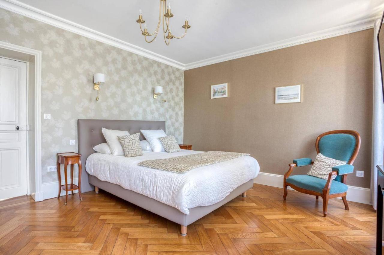 Le Clos Des Pervenches Jassans-Riottier Room photo