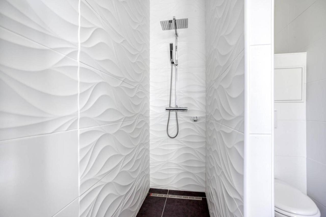 Le Clos Des Pervenches Jassans-Riottier Room photo