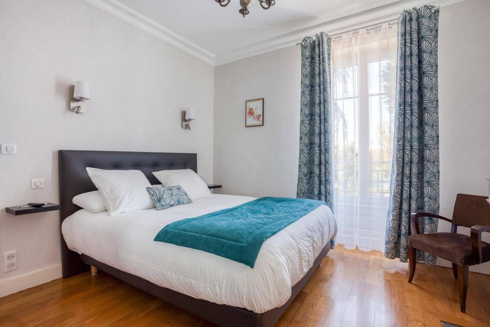 Le Clos Des Pervenches Jassans-Riottier Room photo